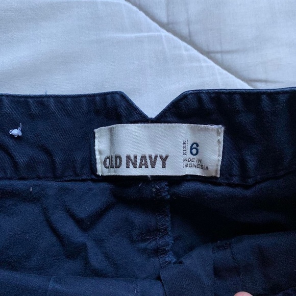 Old Navy navy blue midi pencil skirt with pockets and button detail, size 6 - Picture 4 of 4